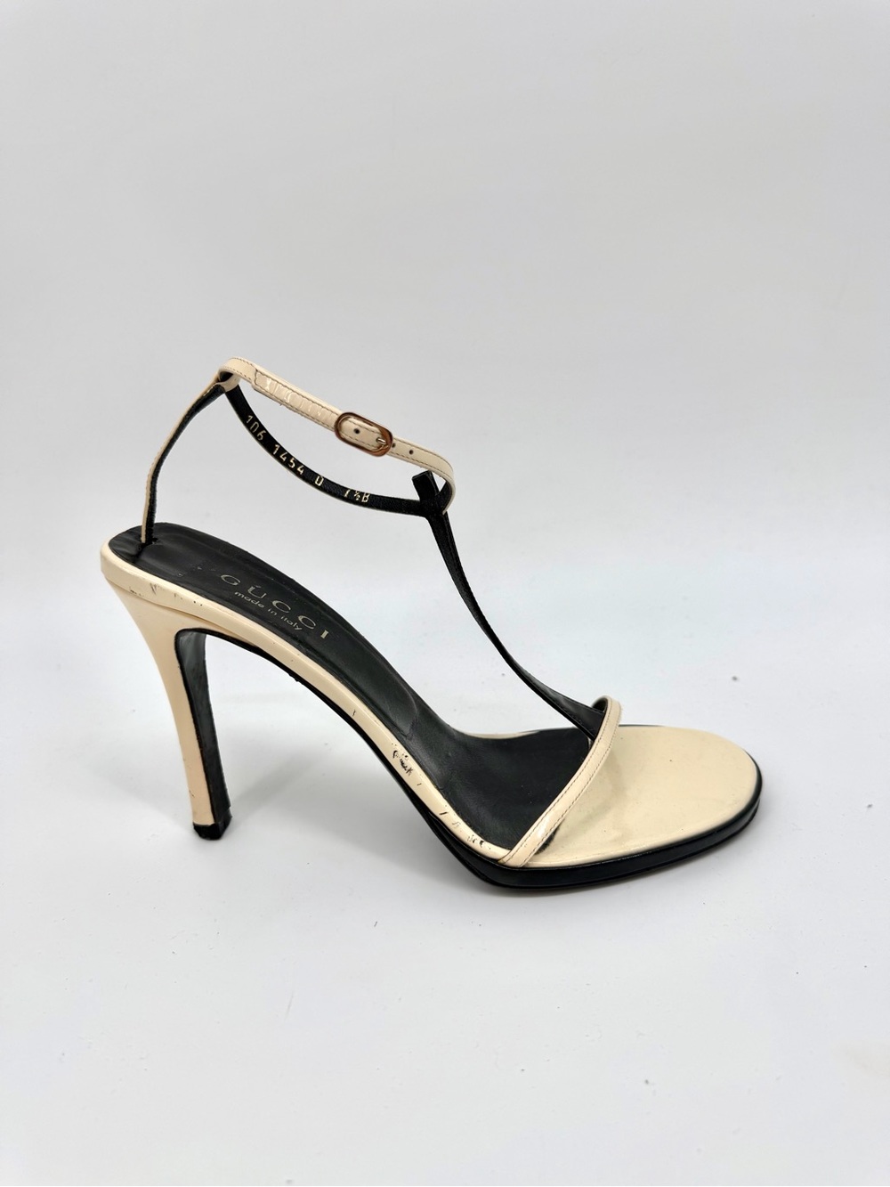 GUCCI Vintage Patent Leather T-Strap Sandals Size 7.5